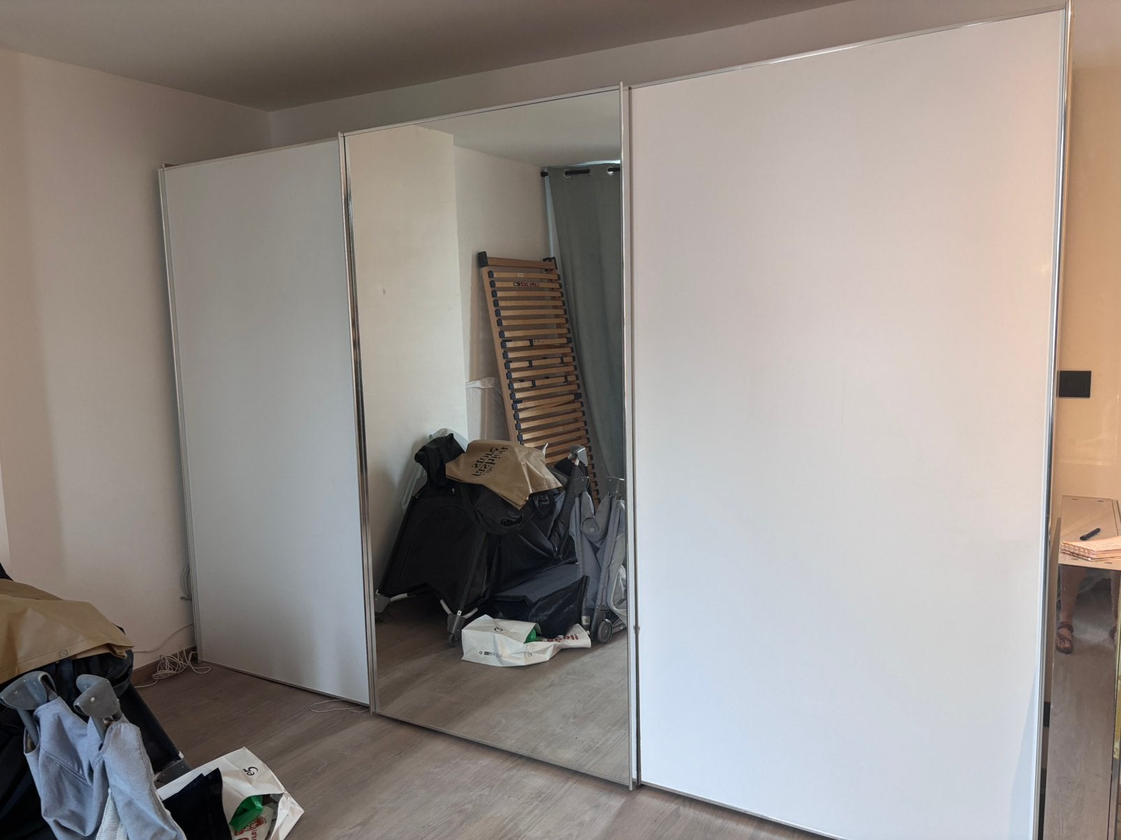 Grote witte kleerkast met schuifdeuren, Huis en Inrichting, Ophalen, Met deur(en), Gebruikt, 200 cm of meer