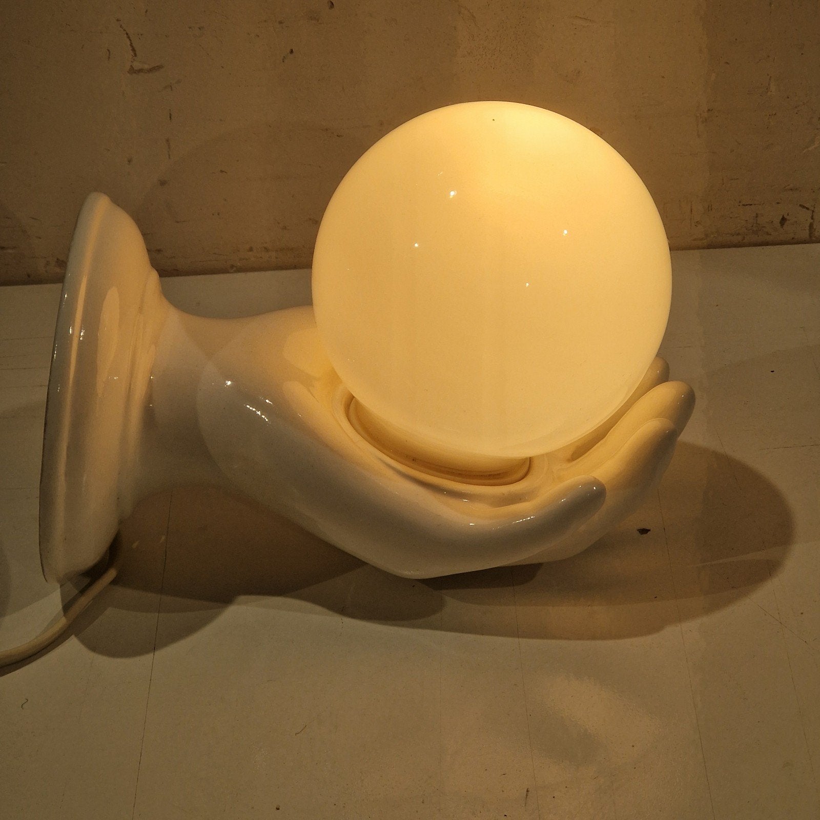 wandlamp hand glazen bol Delfts Wit
, handlamp , magic lamp, Ophalen of Verzenden