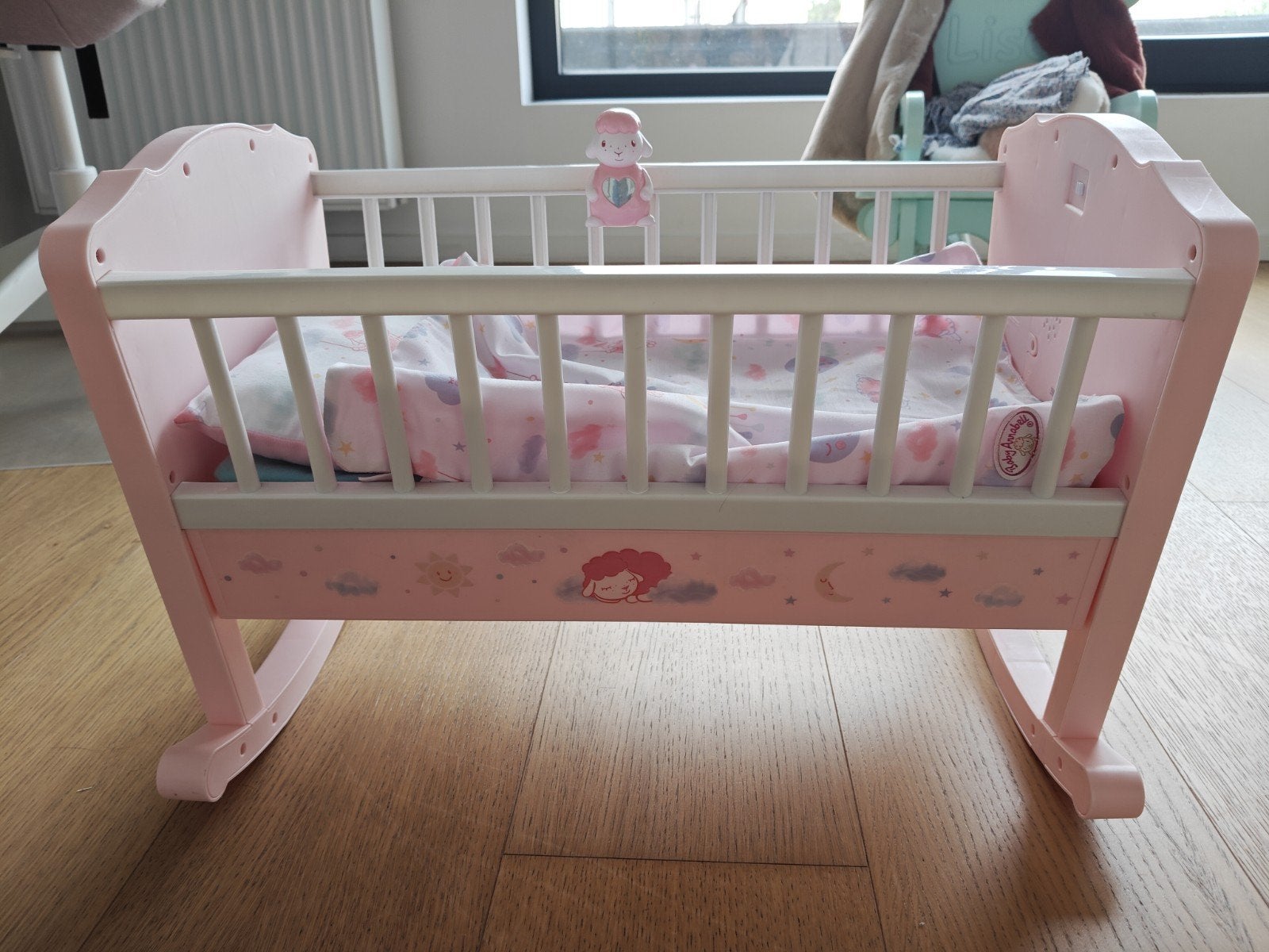 Baby Annabell wieg met auto-schommelfunctie (nieuw €40), Ophalen, Zo goed als nieuw, Wieg