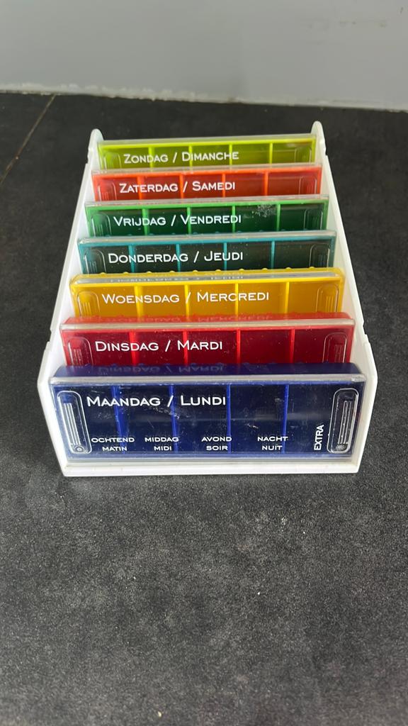 Pillendoos voor 1 week, Ophalen, Zo goed als nieuw