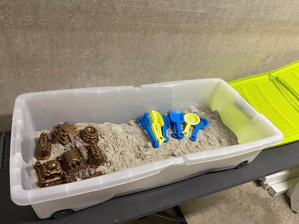 Speeldoos met kinetish zand speelzand, Ophalen of Verzenden, Zo goed als nieuw