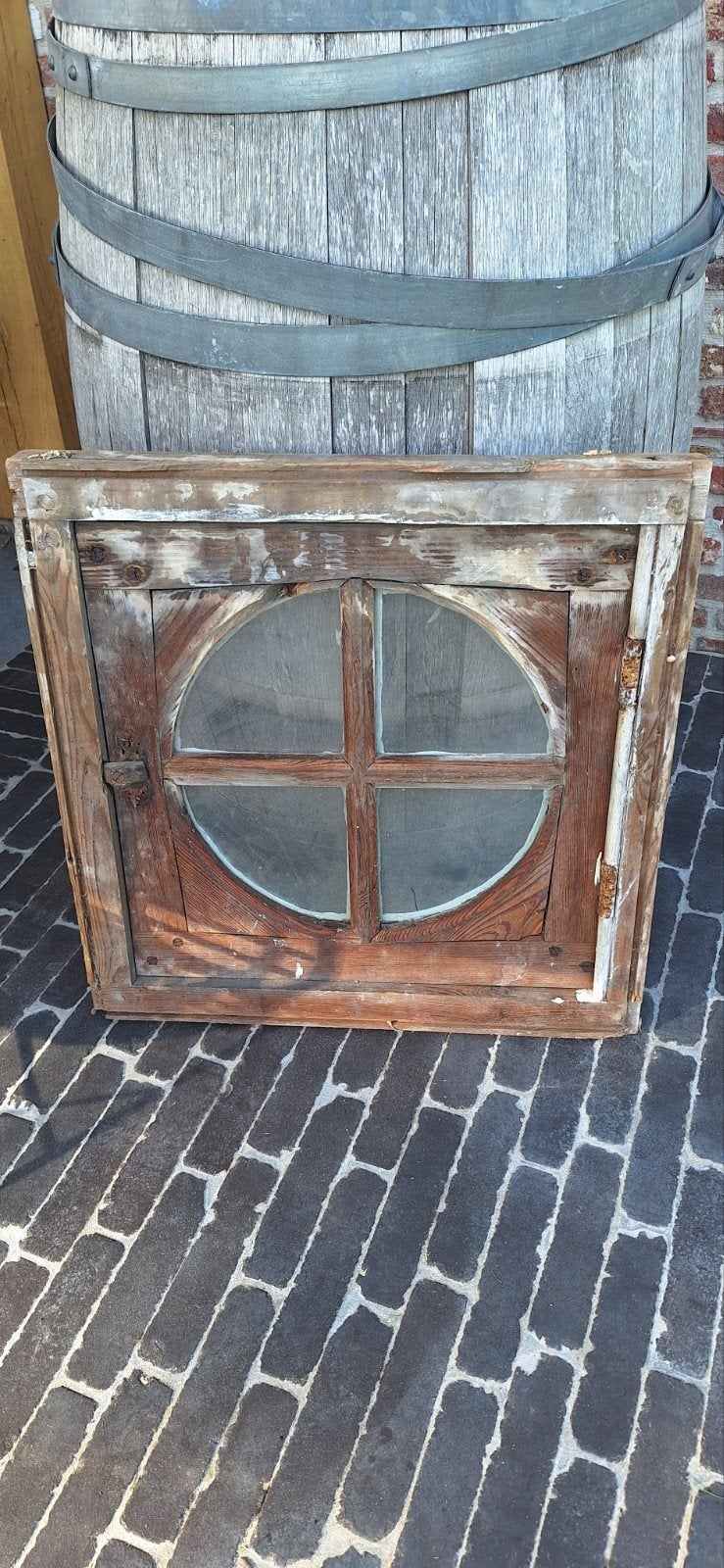 Oud houten raam rond, Doe-het-zelf en Bouw, Ophalen