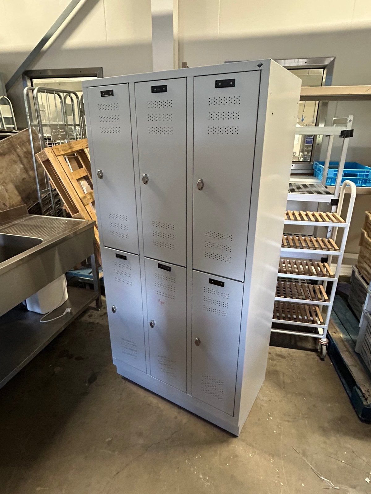 Lockerkast grijs, Ophalen, Zo goed als nieuw