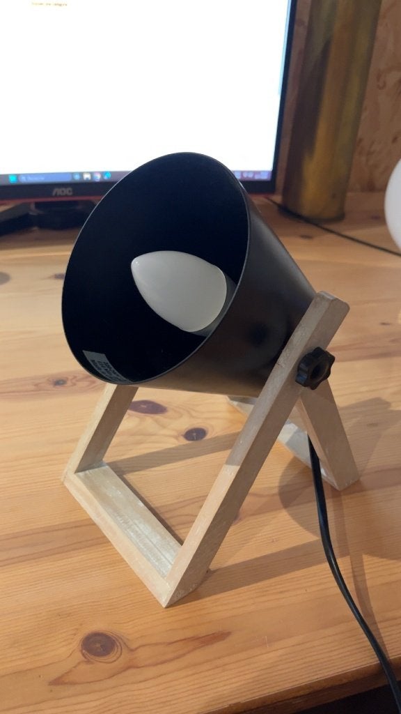 Lampe de bureau design orientable en bois, ampoule WiZ (E14), Maison & Meubles, Lampes | Lampadaires, Moins de 100 cm, Orientable en bois et métal noir.