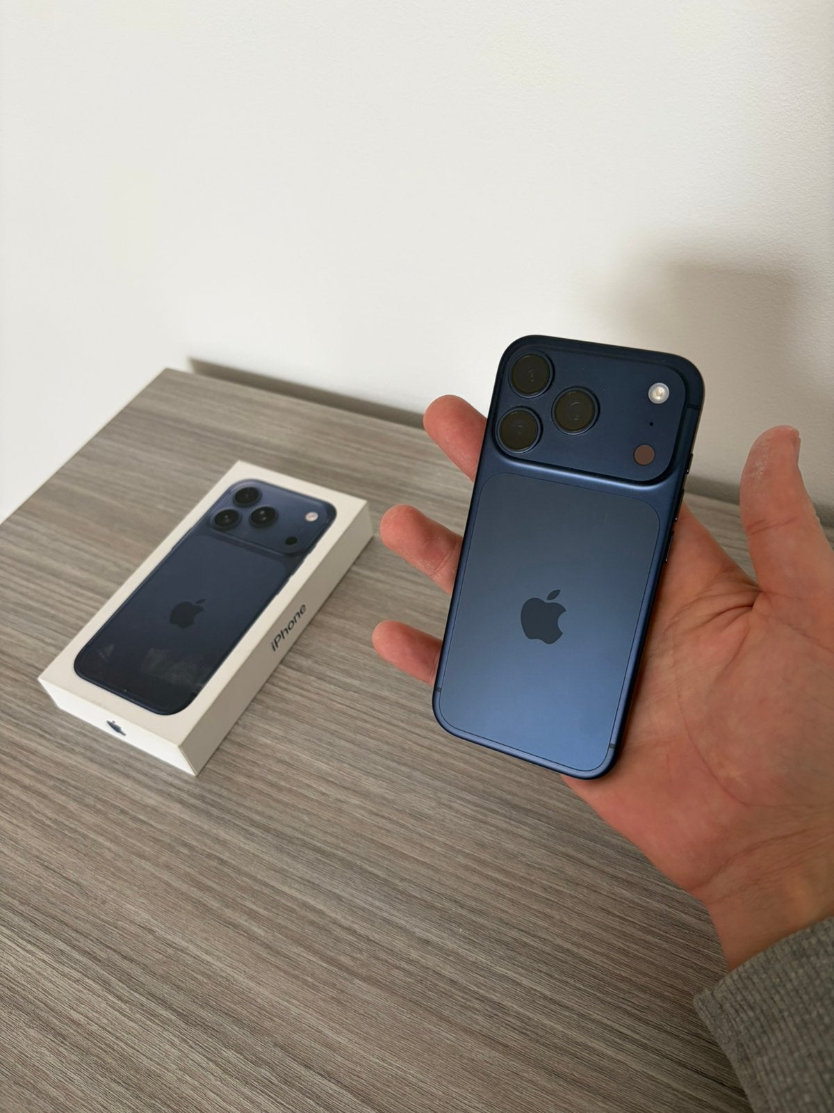 iPhone 17 pro max NEUF 2 ans gar facture,verre.. vds/ech, Enlèvement ou Envoi, Comme neuf, Argent