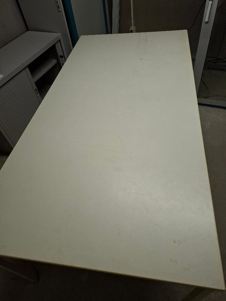 Stevige bureau's (stalen frame, melamine blad), Articles professionnels, Aménagement de Bureau & Magasin | Mobilier de bureau & Aménagement