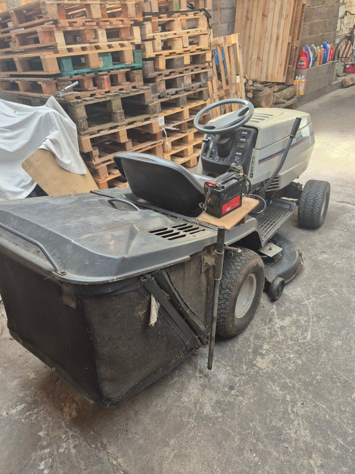 mtd witte grasmaaier tractor (prijs 350 euro), Tuin en Terras, Zitmaaiers, Ophalen, Mtd, 90 tot 120 cm, Gebruikt