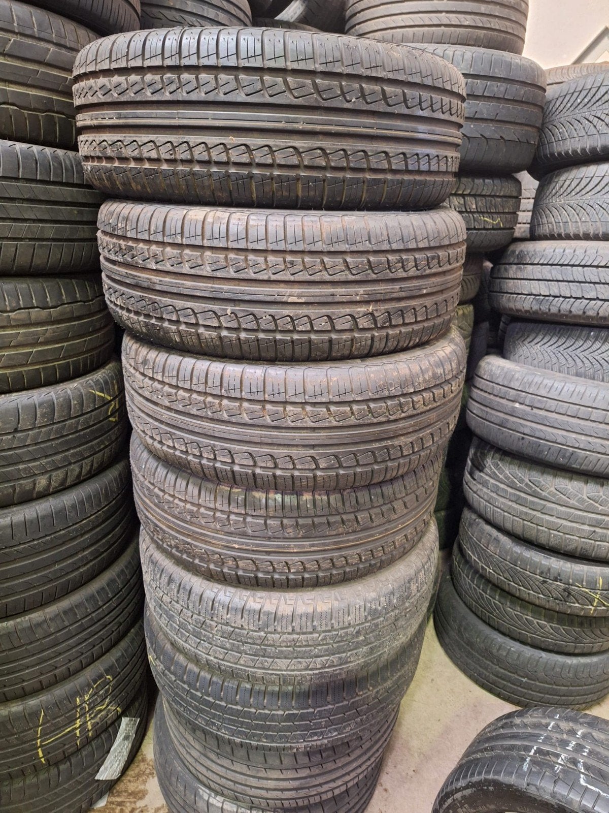 185/60r15 205/60r16 215/55r18 225/45r17 235/55r19, Enlèvement ou Envoi