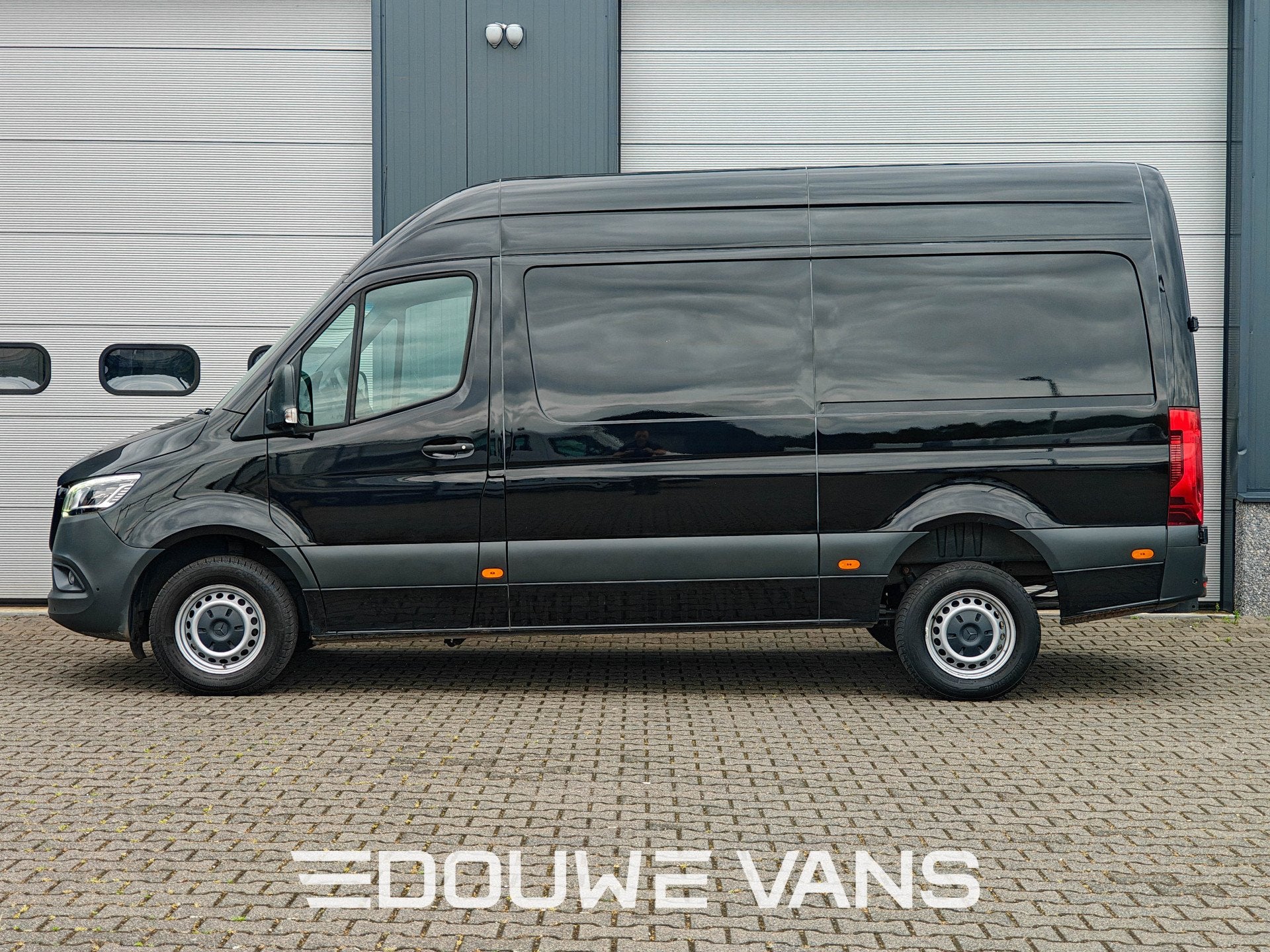 Mercedes-Benz Sprinter L2H2 319 Automaat Zwart Trekhaak LED, Achat, 2987 cm³, Euro 6, 3 places