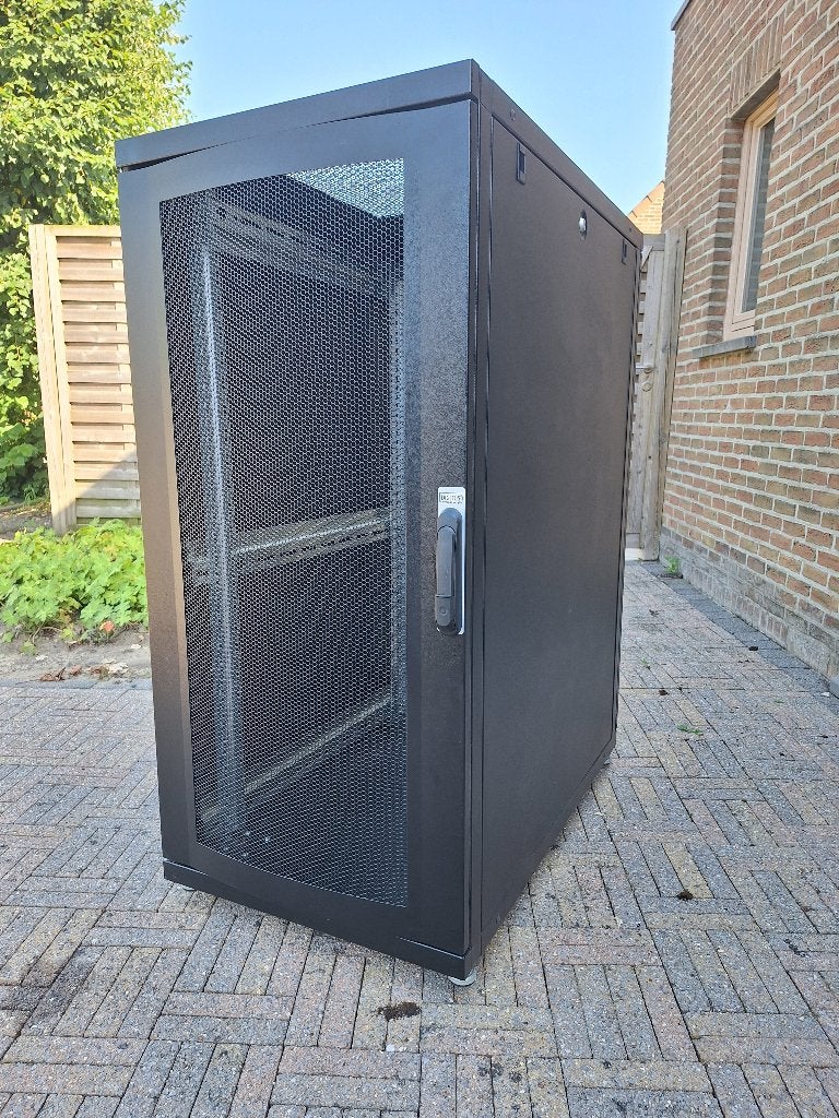 Serverkast, Computers en Software, Ophalen, Zo goed als nieuw, Geperforeerd, Geperforeerd