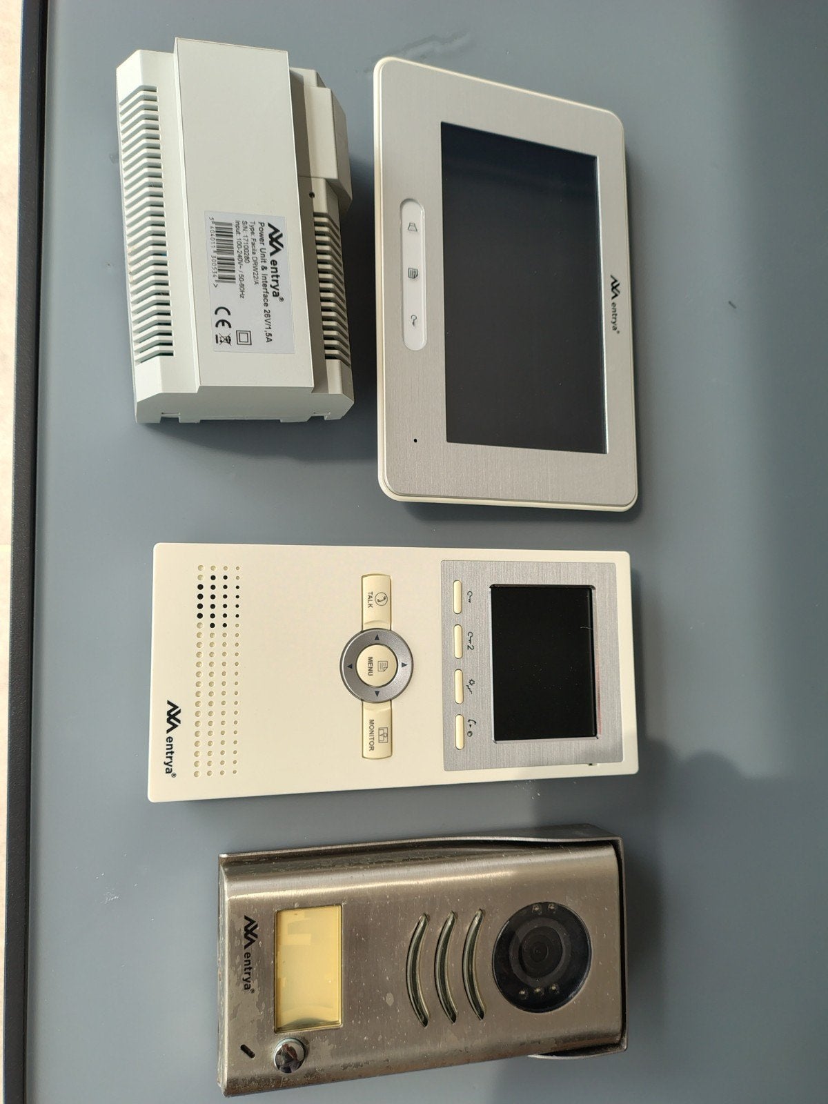 Entrya Facila videofoon intercom met extra binnenpost, Ophalen, Ingebouwde camera, Gebruikt, Bedraad