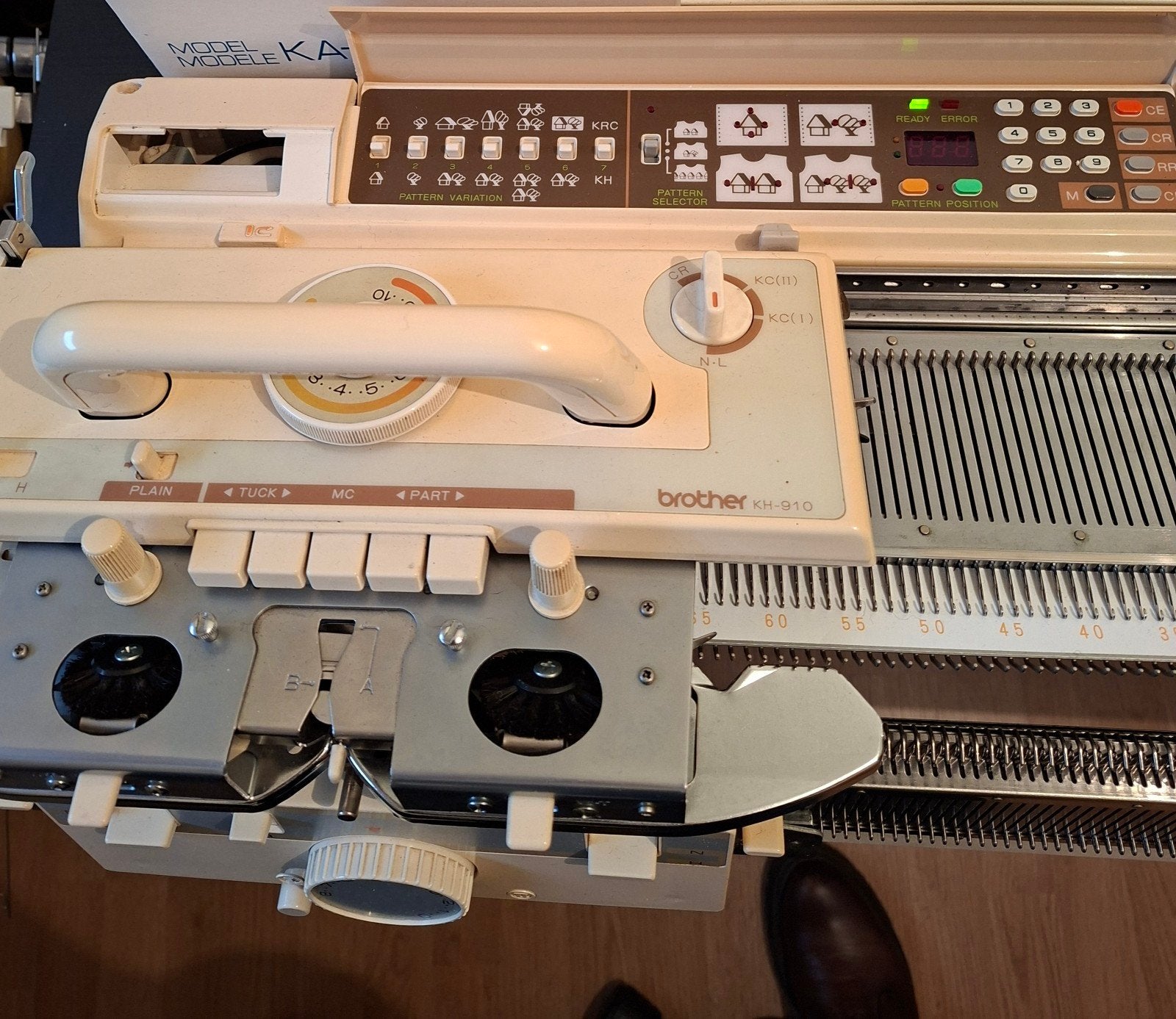 Machine à tricoter Brother Electroknit K910 avec tous les ac, Enlèvement, Utilisé, Tricot, Machine