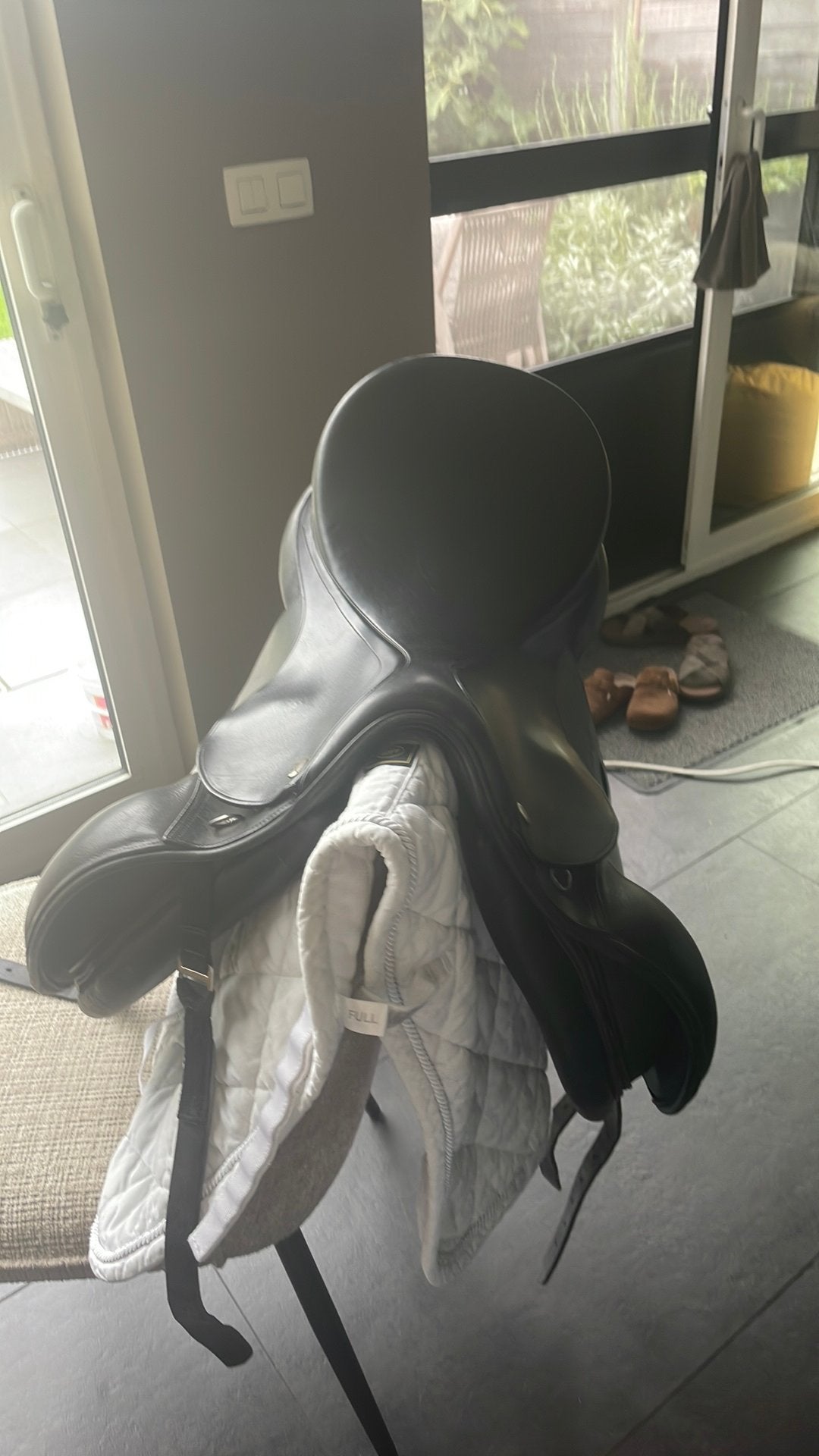 Dressuur zadel tekna 17 inch, Animaux & Accessoires, Siège semi-creux, Arçon réglable, Tekna, Enlèvement