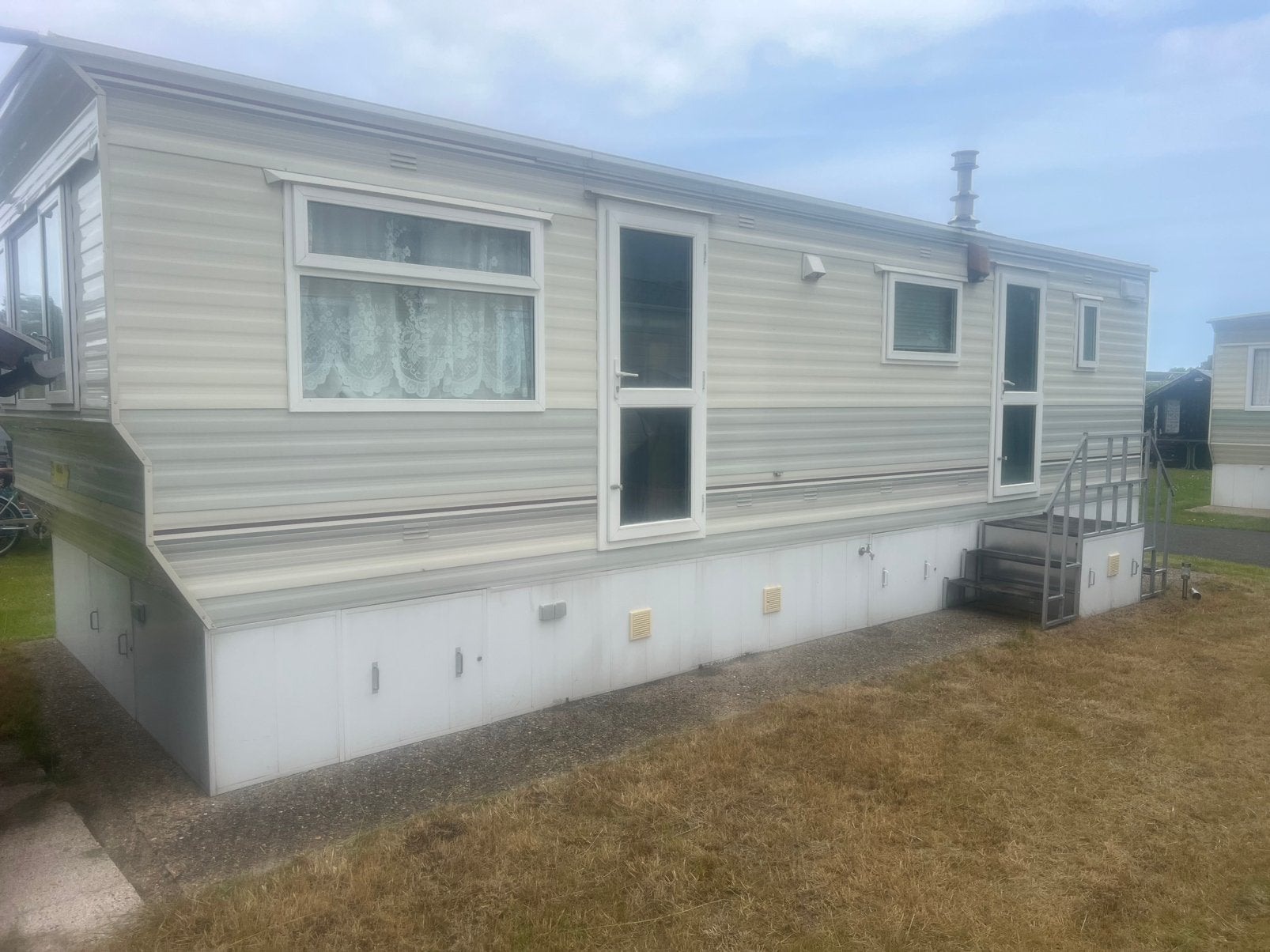 Sta caravan 9m lang en 2,70m breed
