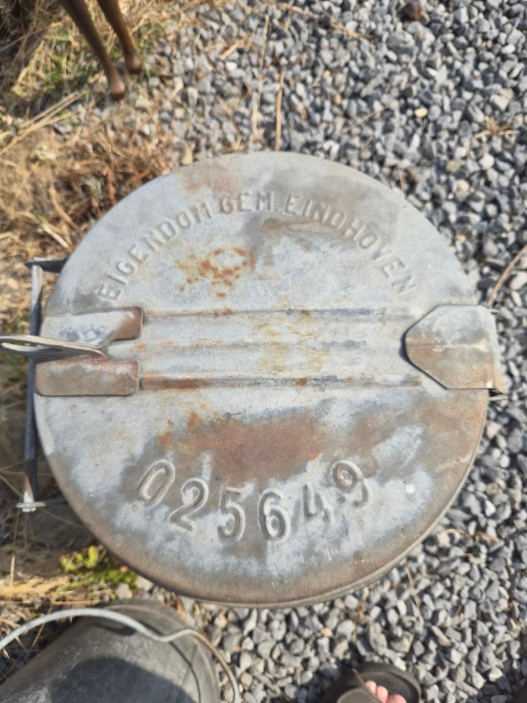 2 Unieke Vintage Zinken Vuilnisbakken Gemeente Eindhoven., Ophalen, Gebruikt, Overige materialen, 5 – 50