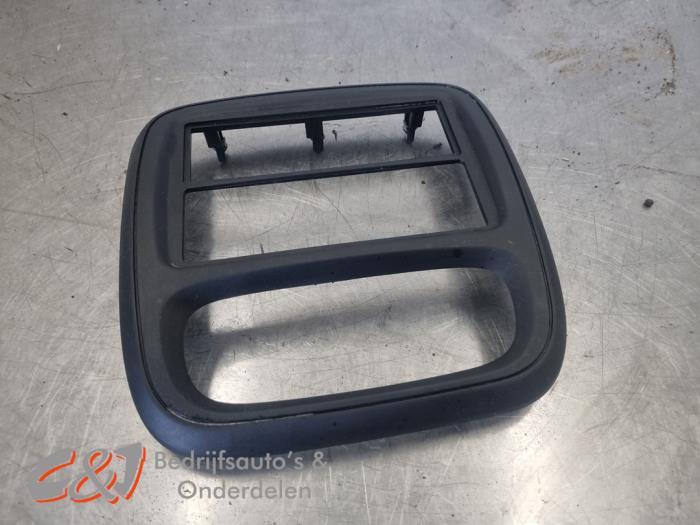 Cadre radio d'un Renault Trafic, Renault, -, 3 mois de garantie, Utilisé