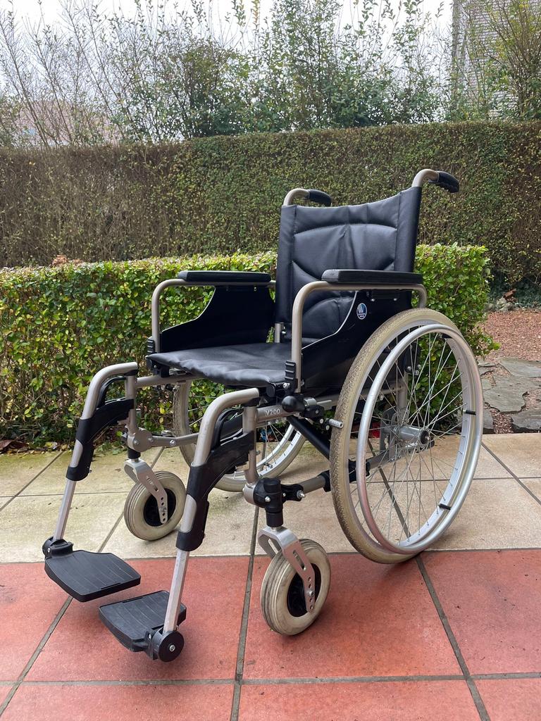 Chaise roulante pliable Vermeiren V 200 état neuf, Divers, Chaises roulantes, Comme neuf, Fauteuil roulant manuel, Pliant