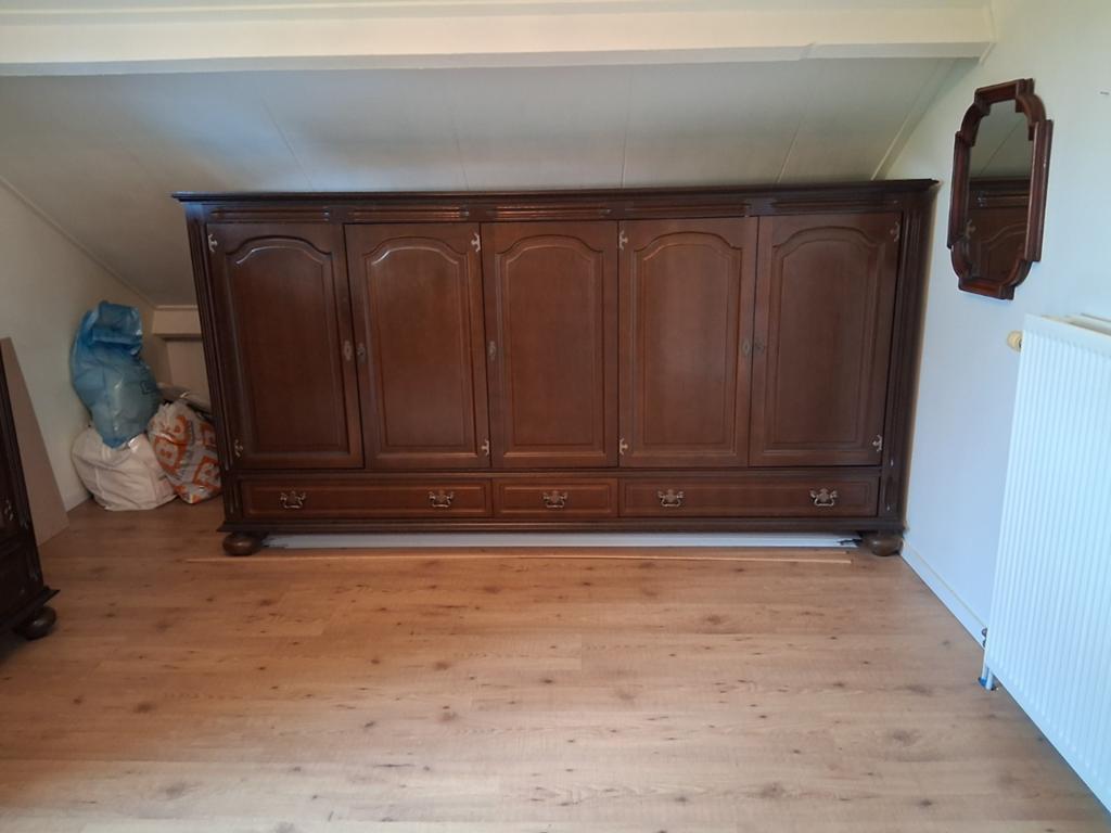 Dressoirkast, Ophalen