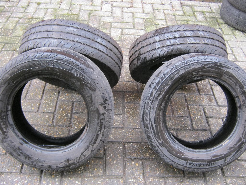 4 pneus pour camionette 205/65/R15C pneus 5-6mm, Enlèvement, Utilisé