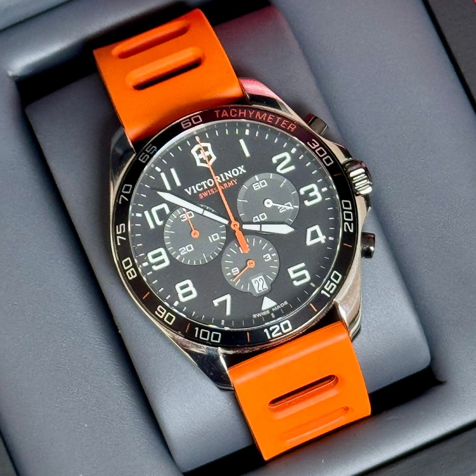 Victorinox FieldForce Sport Chrono Full Set&Garantie 2 ans, Handtassen en Accessoires, Horloges | Heren, Ophalen