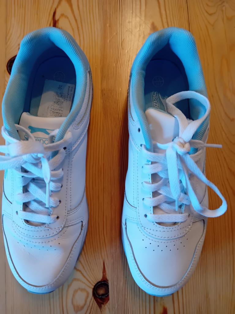 Sportschoenen, Ophalen