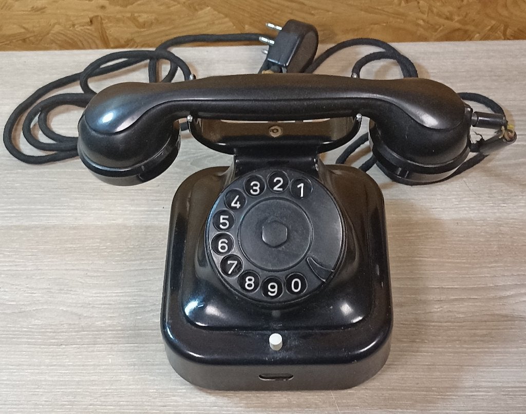 Téléphone en Bakélite Ericsson Modèle 1951 (Post-WW2), Enlèvement ou Envoi, Autres, Autres types