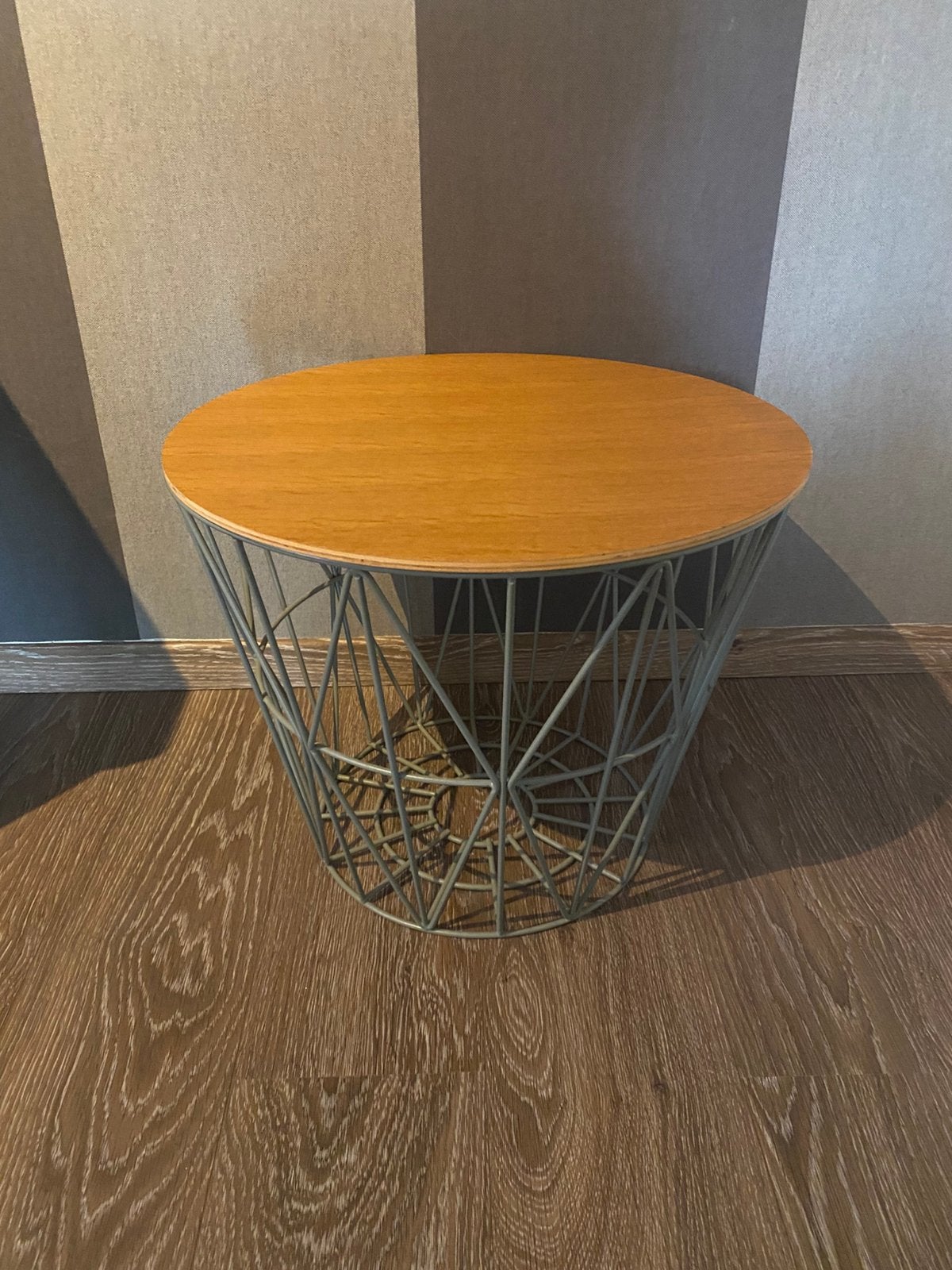 Table d’appoint Ferm Living, Ophalen, Zo goed als nieuw, Rond, Hout