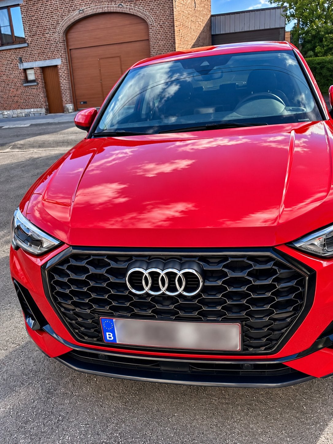 Q3 sportback red metallic, Autos, Rouge, Achat, Carnet d'entretien, Noir