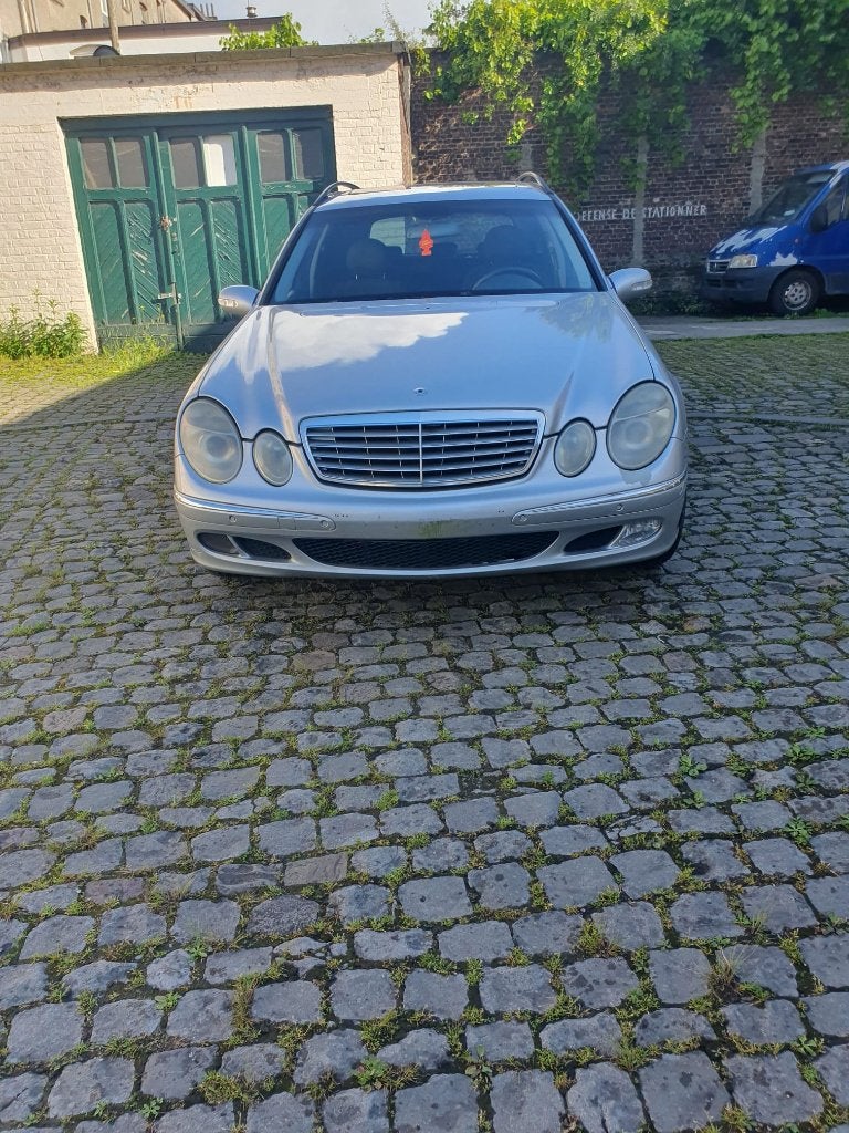 Mercedes E220  cdi avendre, Auto's, Automaat, 110 kW, Parkeersensor, Particulier