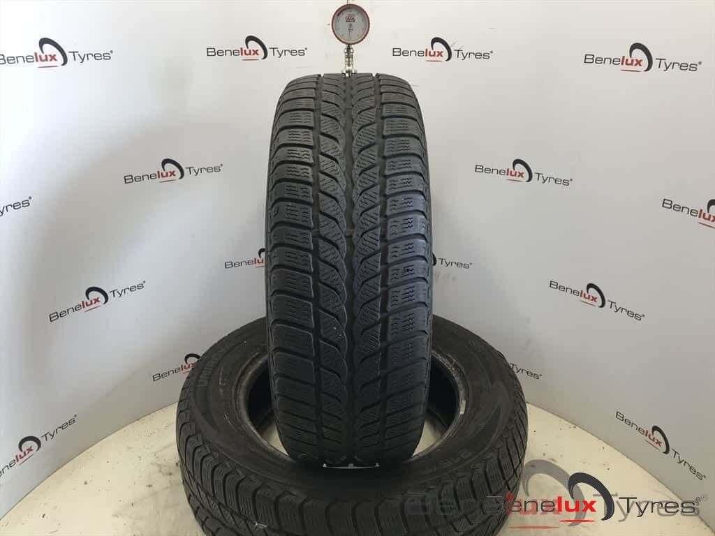 winter 215/60R16 99HXL Uniroyal 215/60 R16 215/60/16 2156016, Auto-onderdelen, Ophalen, -, Winterbanden, Band(en)