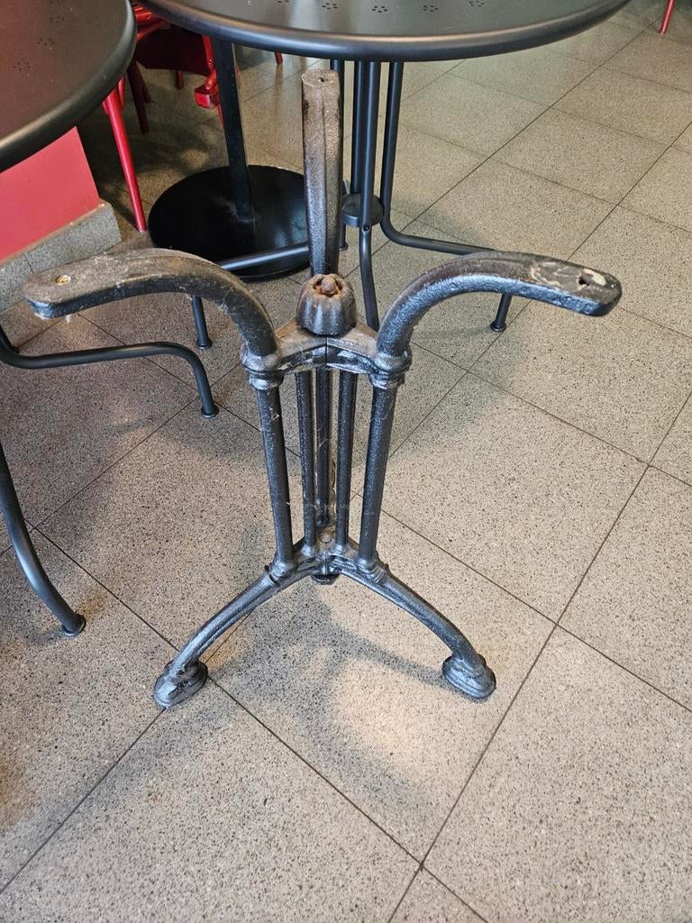 Gietijzeren tafelpoot, Enlèvement