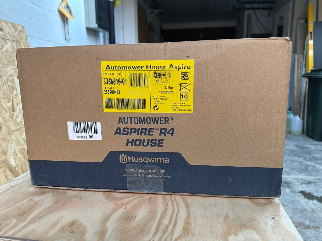 Robotmaaier      Husqvarna ASPIRE    R4, Tuin en Terras, Ophalen, Bestuurbaar via app, Nieuw, 20 tot 25 cm