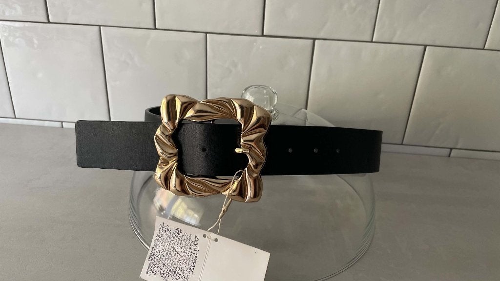 ZARA zwarte RIEM met gouden gesp 95 cm, Kleding | Dames, Zwart, Heupriem, Ophalen of Verzenden, 90 tot 100 cm