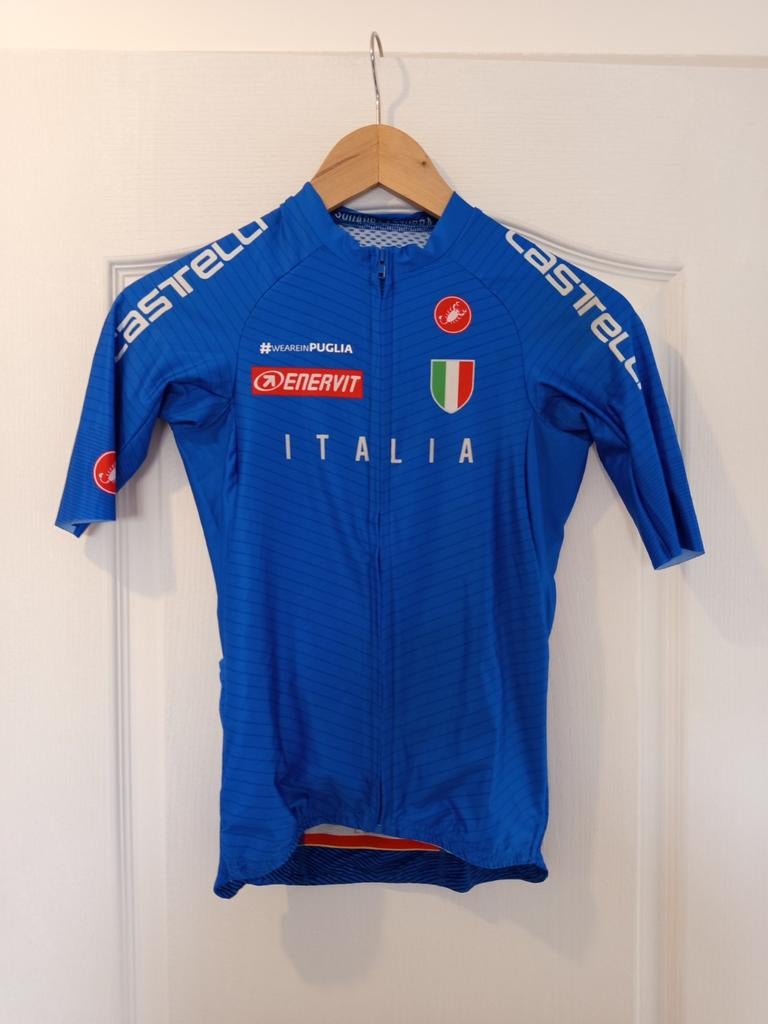 Maillot cyclisme féminin italie, Envoi
