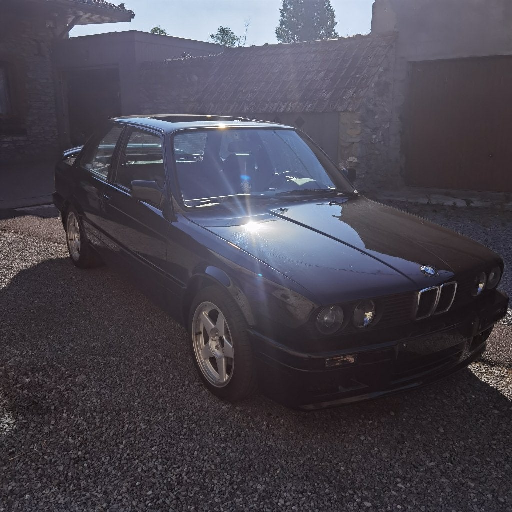 BMW E30 320i 1988 avec 140.000km, Cuir, Achat, Noir, 2 portes