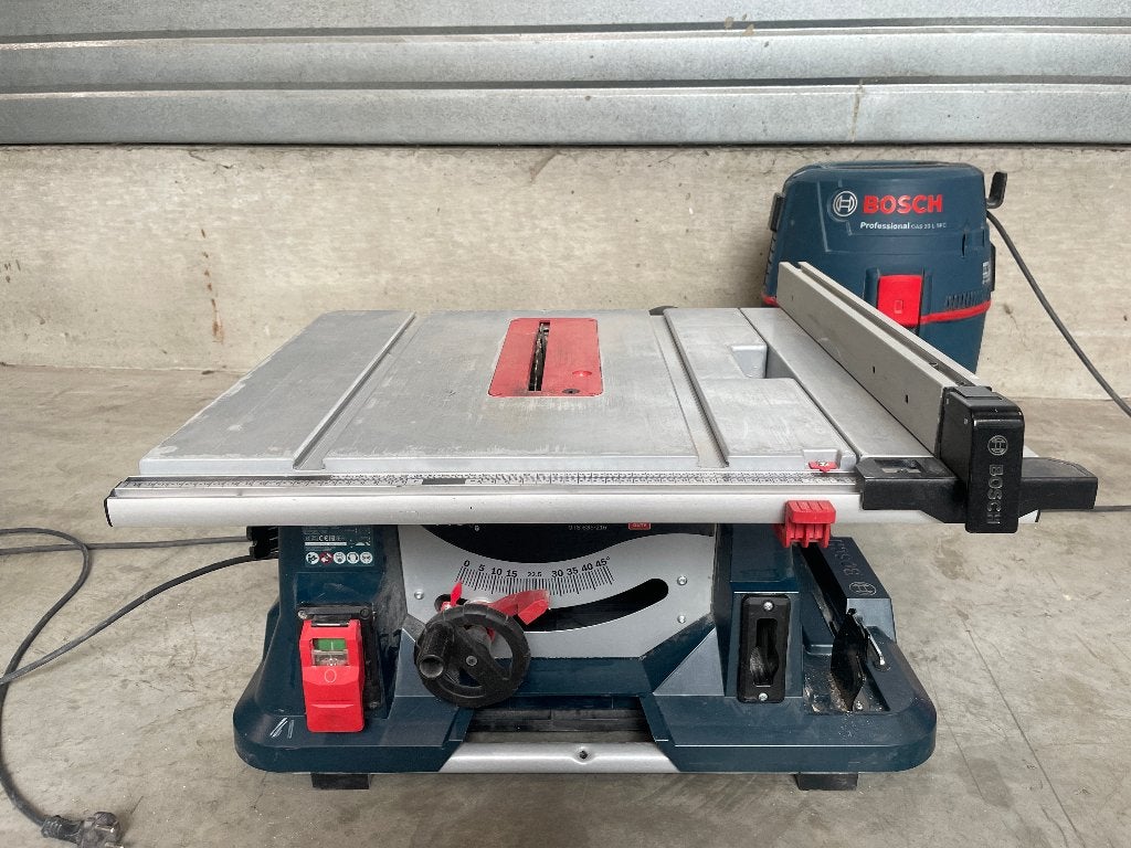 Bosch professional tafelzaag + stofzuiger Bosch, Doe-het-zelf en Bouw, Ophalen, Gebruikt, Cirkelzaag, 70 mm of meer