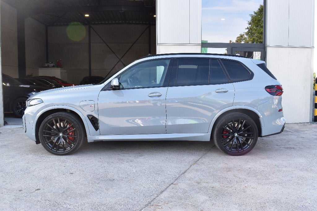 BMW X5 X5 xDrive50em Pano - Iconisch - Brooklyn Grey, Auto's, Automaat, 2993 cc, Leder, Bedrijf