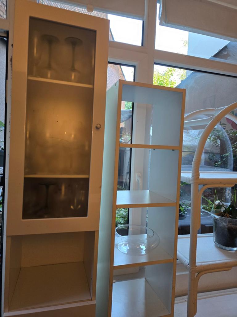 Wit Lang Vitrine kast (Linkse meubel), Huis en Inrichting, Ophalen
