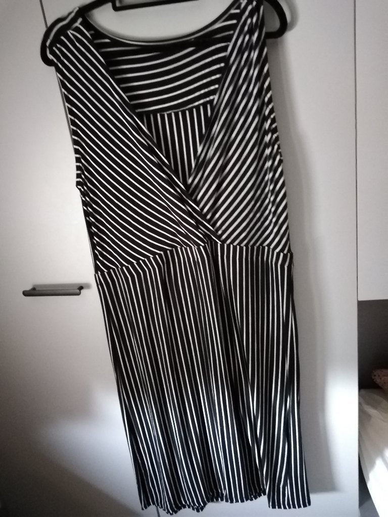 jurk maat  2 xl (doos august 2026), Vêtements | Femmes, Enlèvement ou Envoi, Comme neuf, Taille 46/48 (XL) ou plus grande