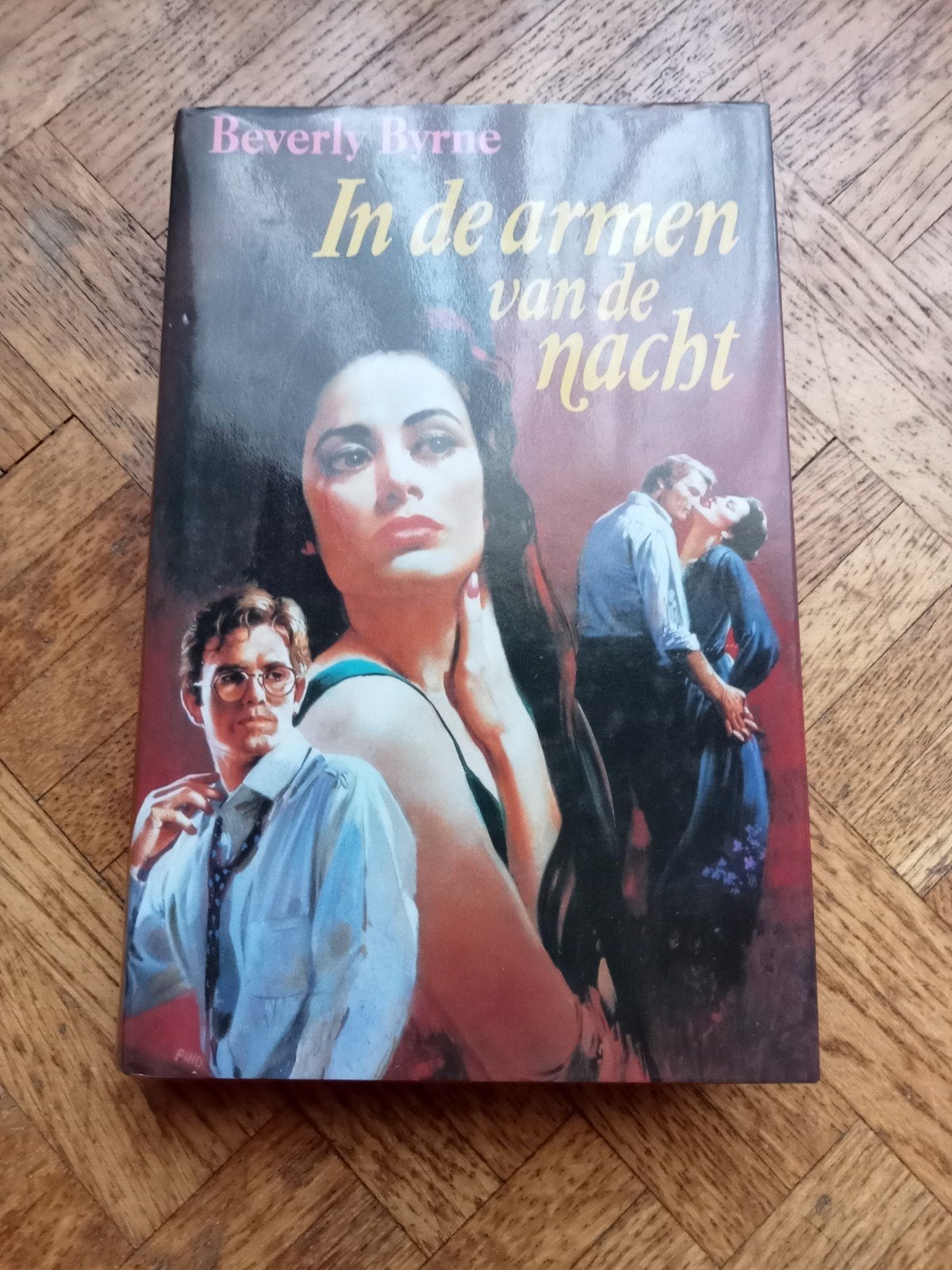 Beverly Byrne: In de armen van de nacht, Ophalen of Verzenden, Gelezen