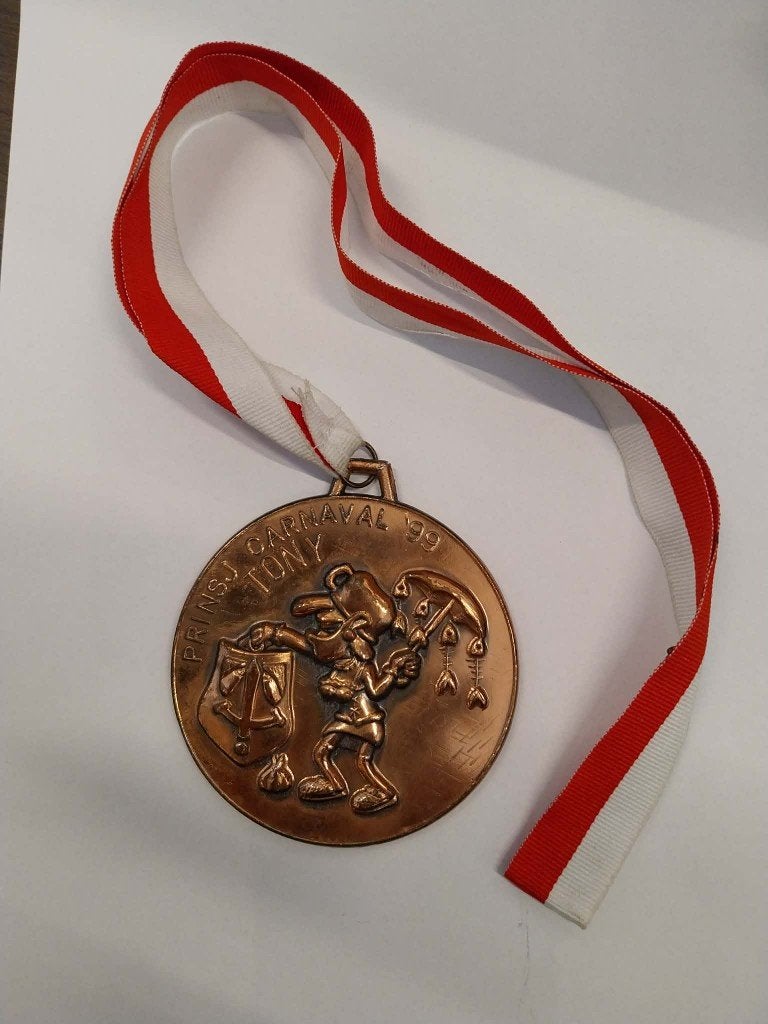 Medaille Prins Tony 1999 Aalst Carnaval Oilsjt, Ophalen of Verzenden