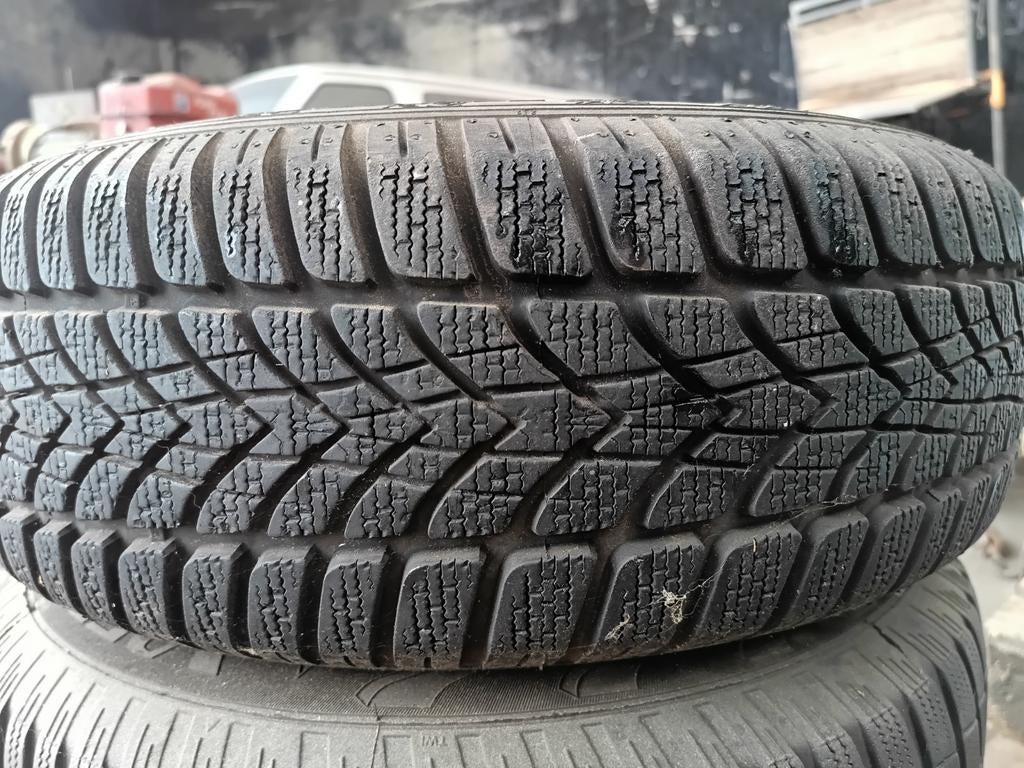 195/65r15 dunlop winterbanden op velg 4 stuks, Enlèvement, Pneus hiver