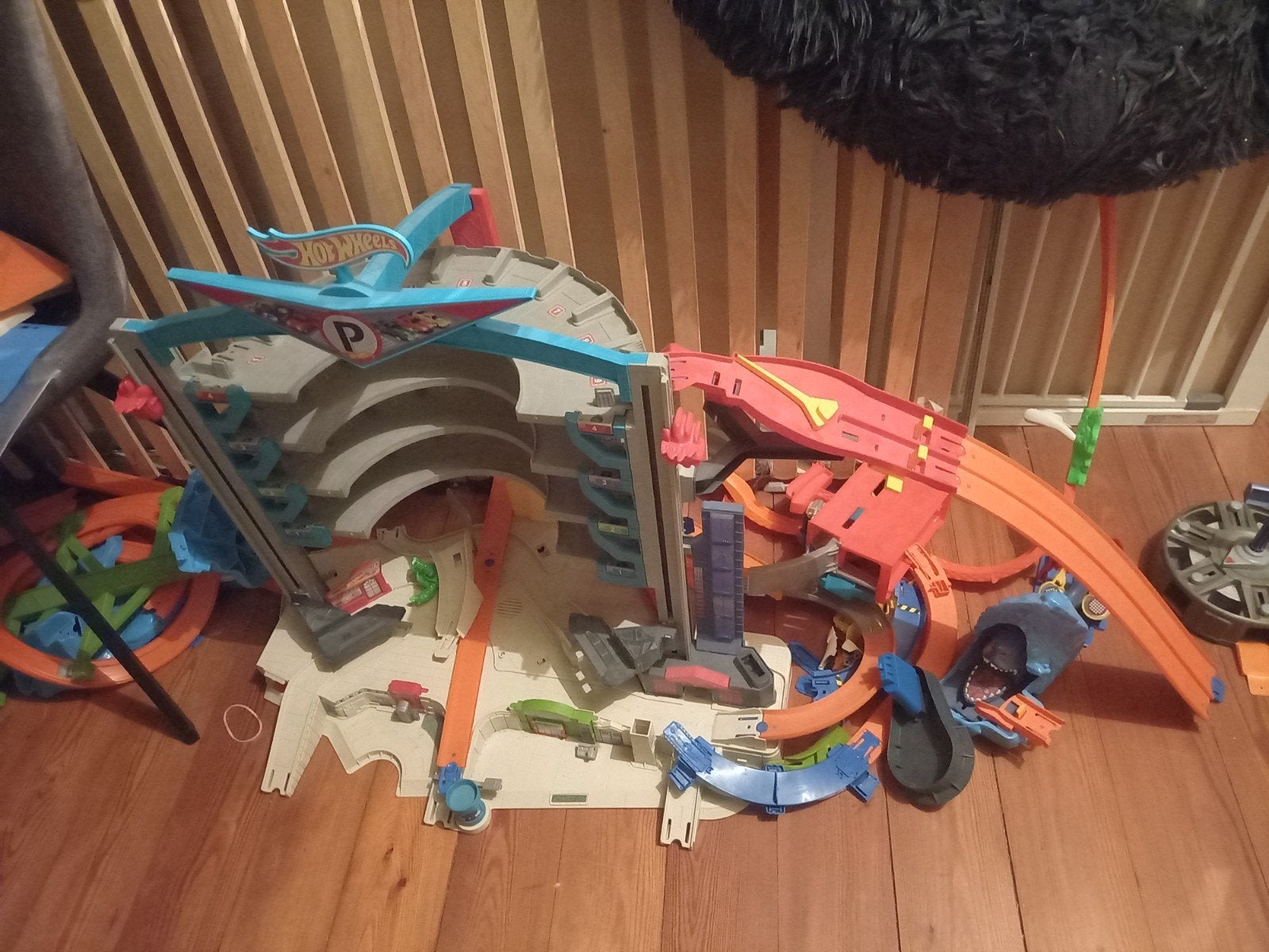 hotwheels autobaan en garage, Kinderen en Baby's, Ophalen of Verzenden, Zo goed als nieuw
