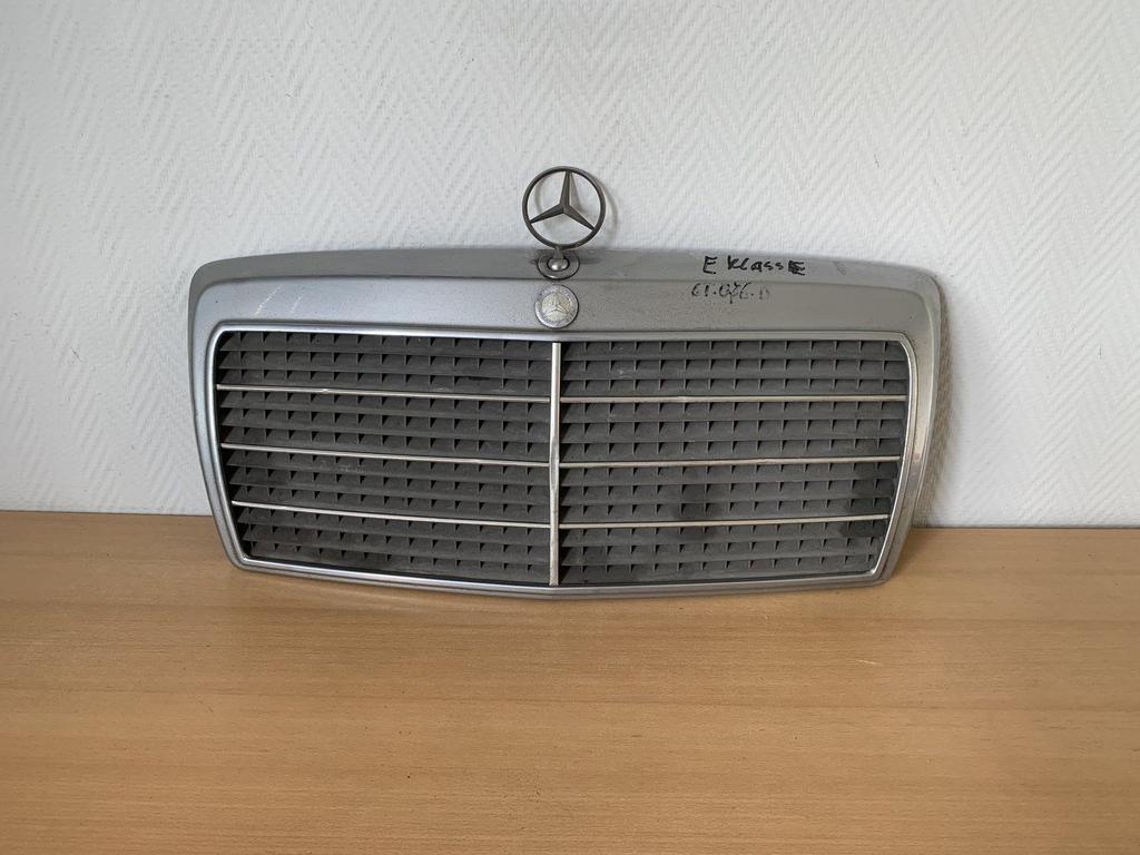 grille mercedes W124 E klasse 1984 tot 1993 1248880223, Gebruikt, -, Ophalen of Verzenden, -