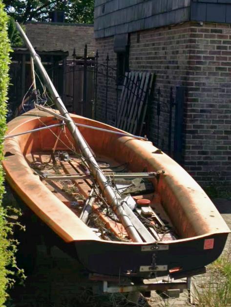 Op te knappen zeilboot met trailer, Ophalen, Gebruikt