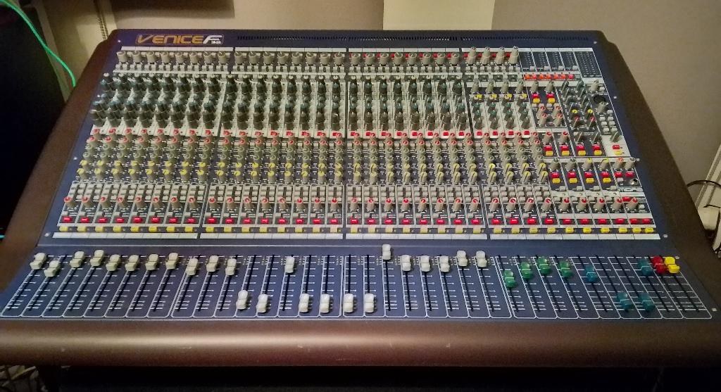 Table de mixage Midas F32 Venice, Enlèvement, 20 canaux ou plus, Entrée micro