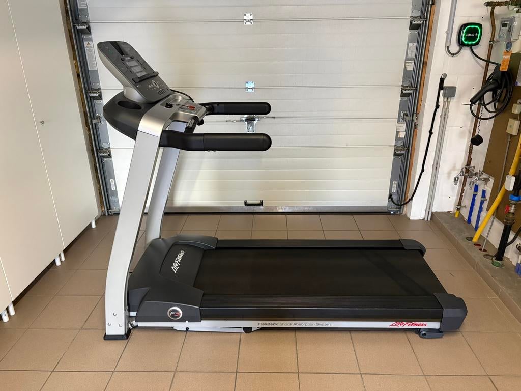 Tapis de course Life Fitness F3 avec console, Sports & Fitness, Appareils de fitness, Utilisé, Tapis roulant, Enlèvement
