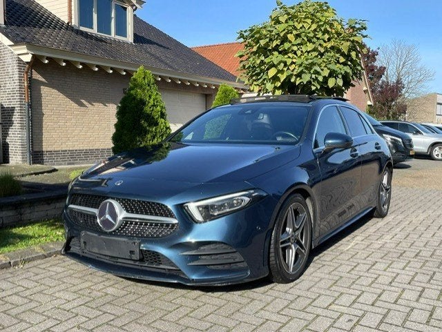 Mercedes-Benz A-klasse 200 AMG LINE PANO LED NAVI CAMERA, Auto's, Automaat, Gebruikt, Blauw, Leder en Stof
