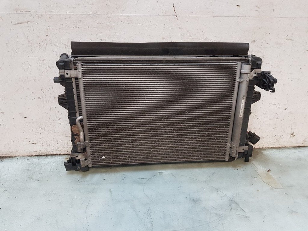 RADIATEUR COMPLET Volkswagen Golf VIII (CD1) (01-2019/-), Autos : Pièces & Accessoires, Utilisé, Volkswagen