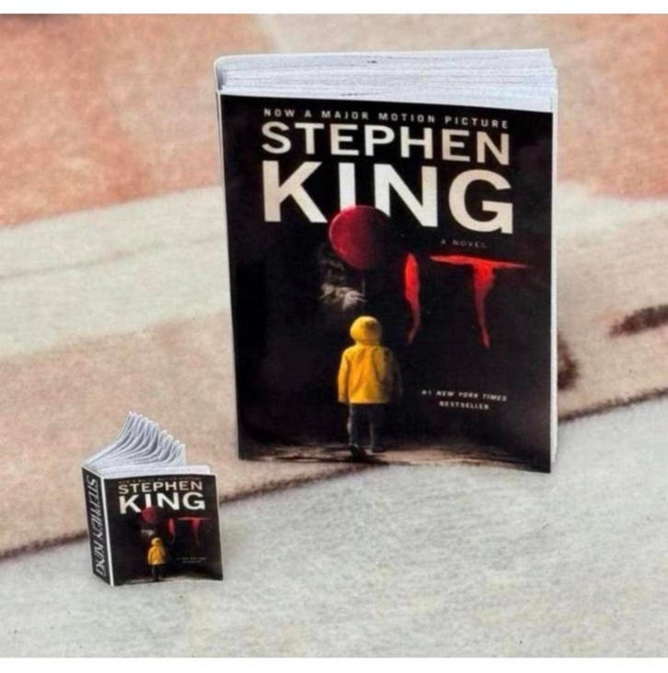 Mini boeken Poppenhuis Stephen King Boeken Schaal 1/12 1/6, Ophalen of Verzenden, Nieuw, Decoratie